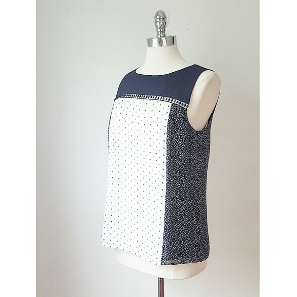 Tops - Ann Taylor Sleeveless Top SIZE MEDIUM